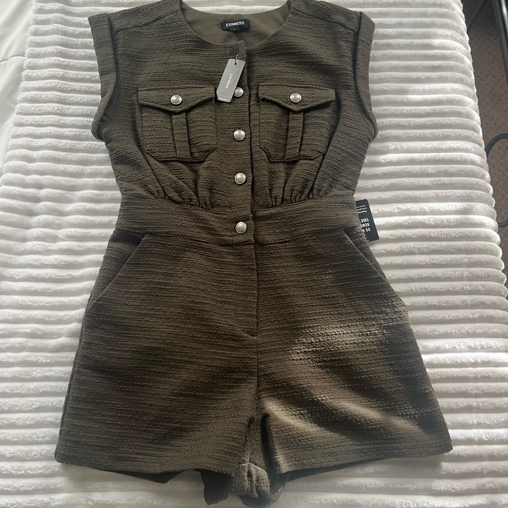 Express NEW !!! BOUCLE UTILITY ROMPER size 6 Green